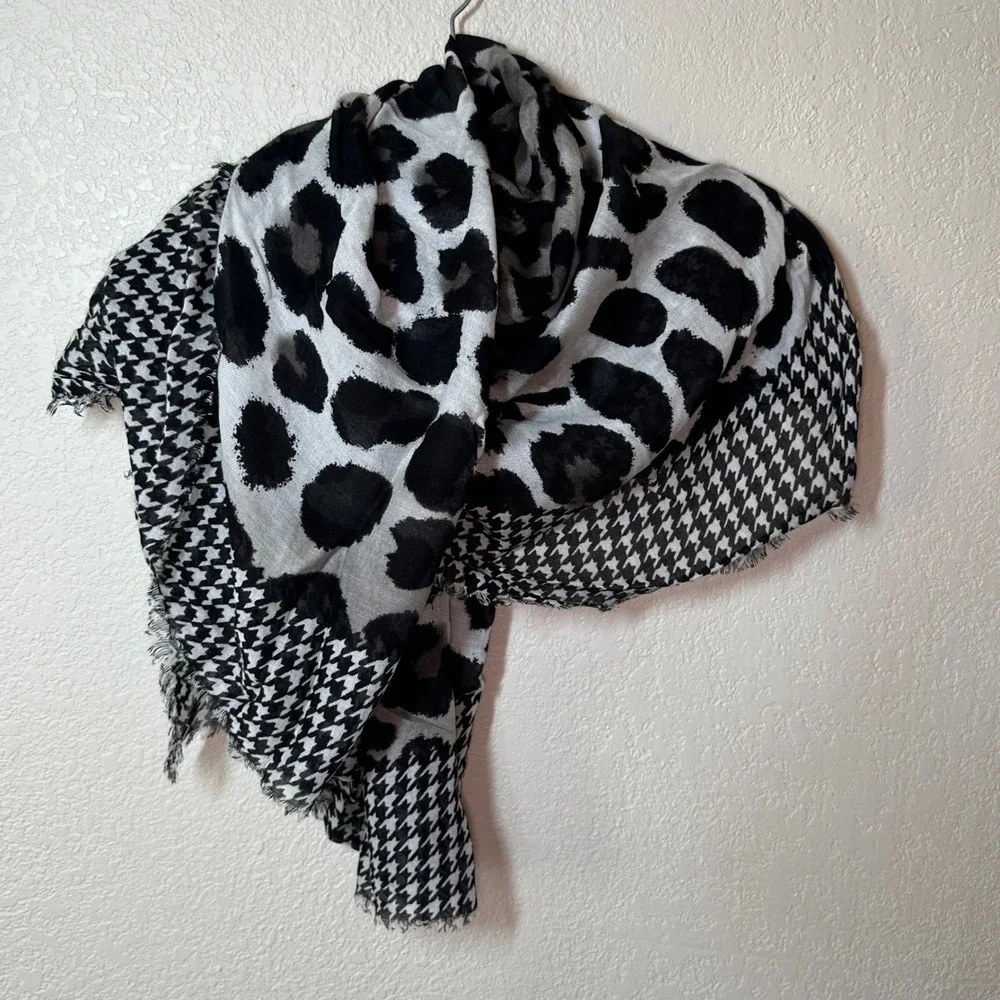 Houndstooth and Leopard Print Scarf Shawl Wrap‎ Black White Patterned